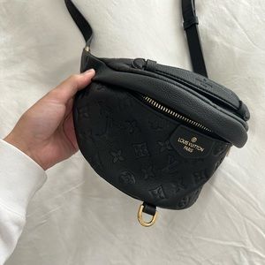 NOT AUTHENTIC Louis Vuitton crossbody Fanny pack